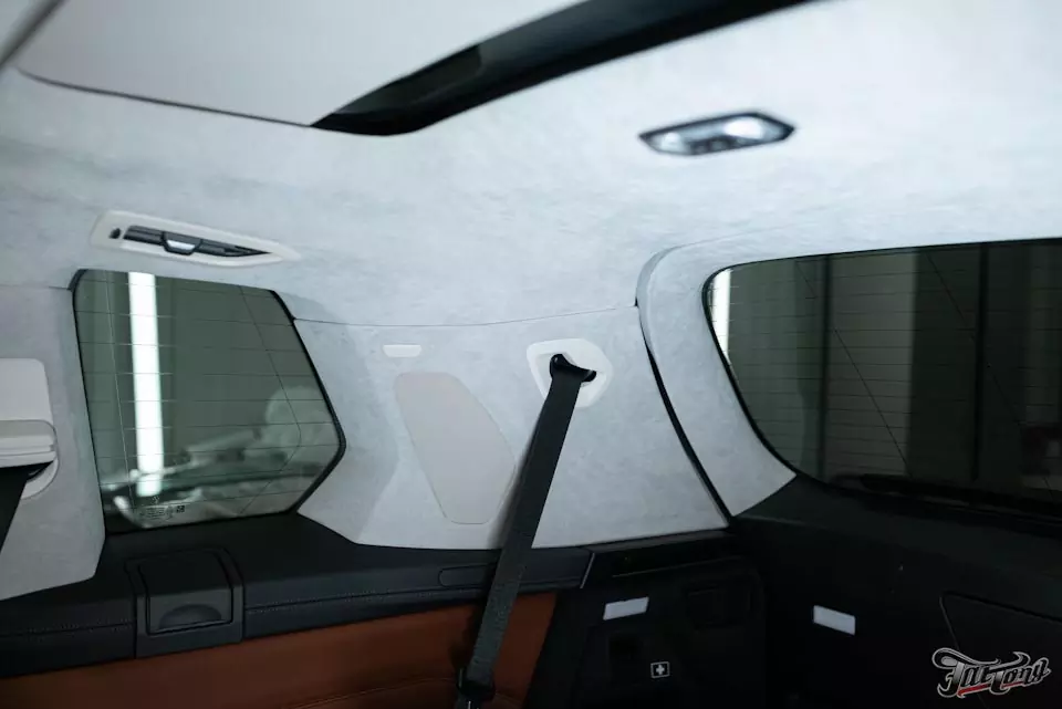 BMW X7. Перетяжка потолка в алькантару. Детейлинг химчистка салона и защита кожи керамикой.